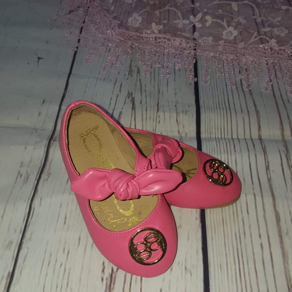 Girls size 6 Bebe slip on flats EUC